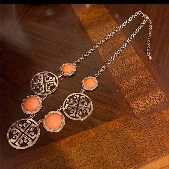 Gold tone Fashion Necklace - Picture 3 of 4